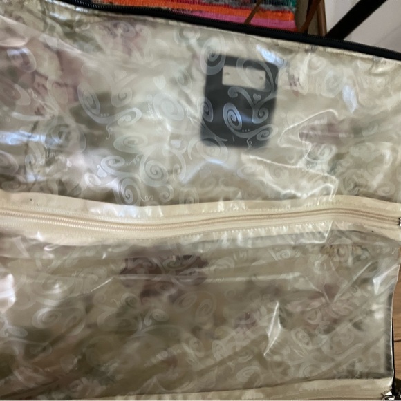 Vintage Brighton Weekender Red and Black Rolling Wheeled Duffle Carry On Bag 20" - Picture 8 of 10